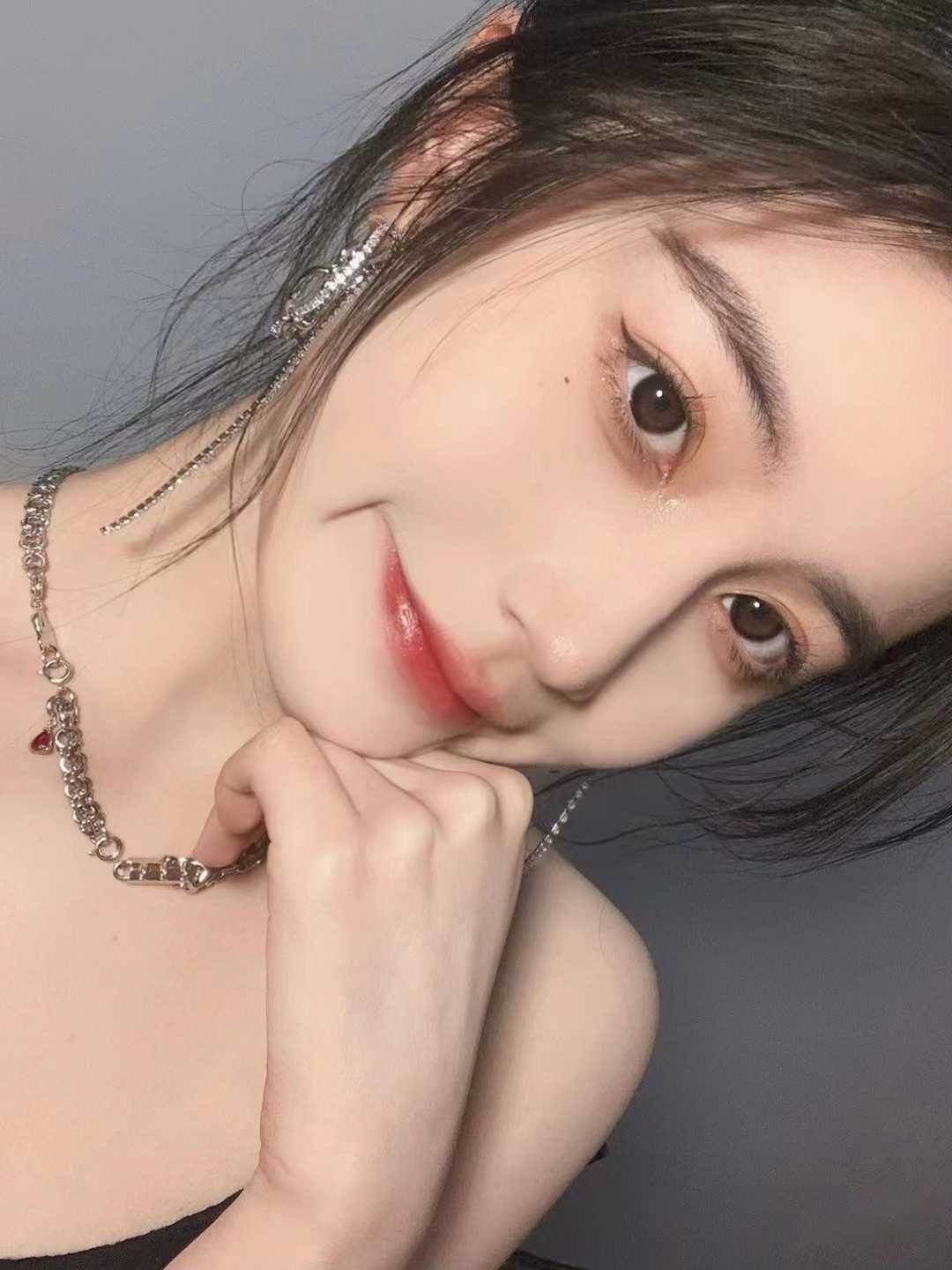 大眼睛大长腿的璐璐小仙女