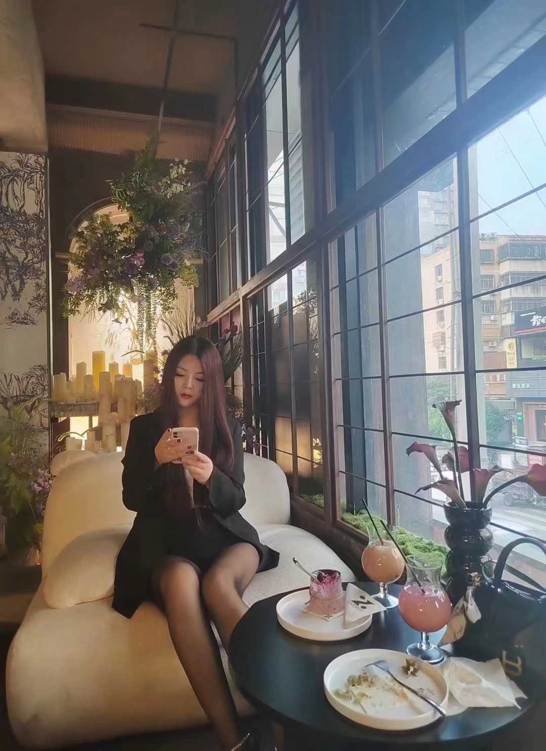 下面紧，胸大白白的