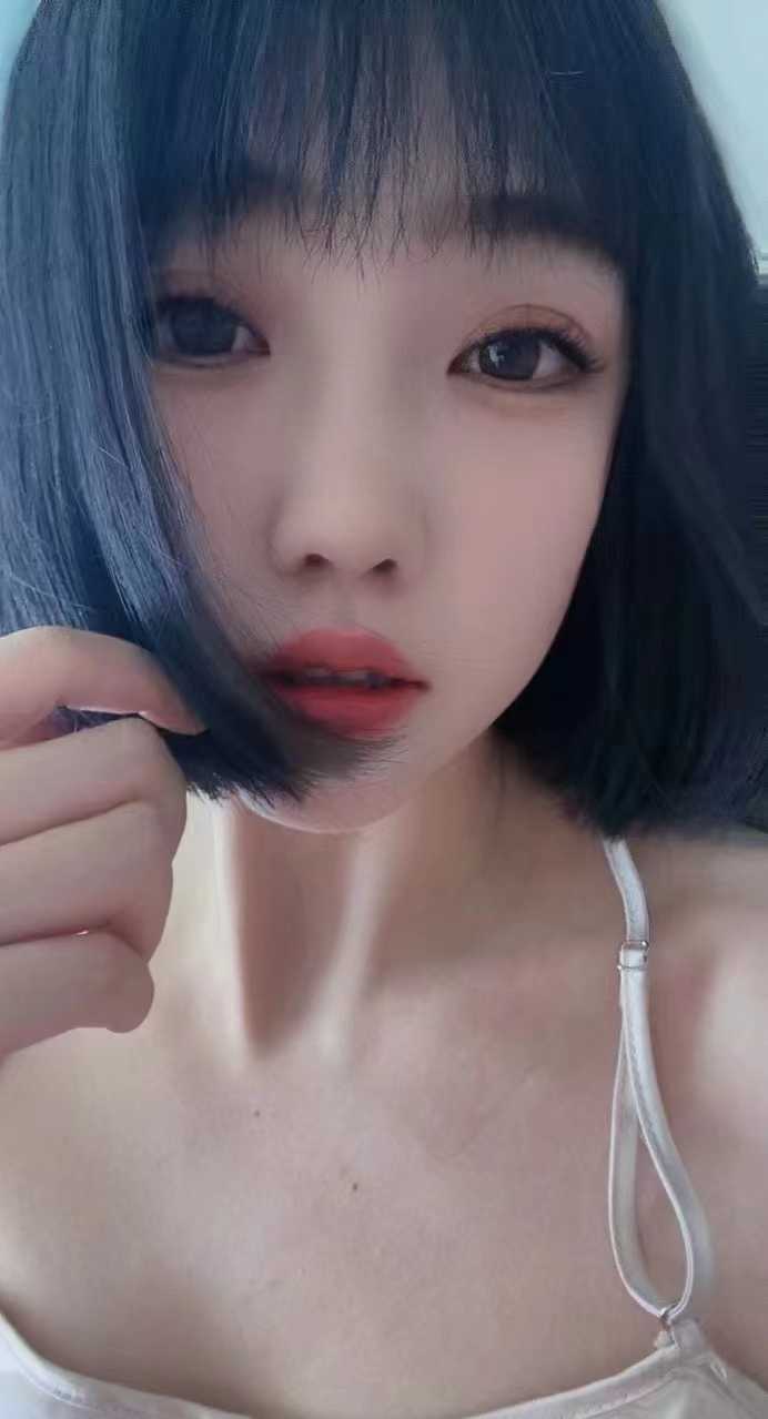 身材一级棒，胸一只手根本抓不住