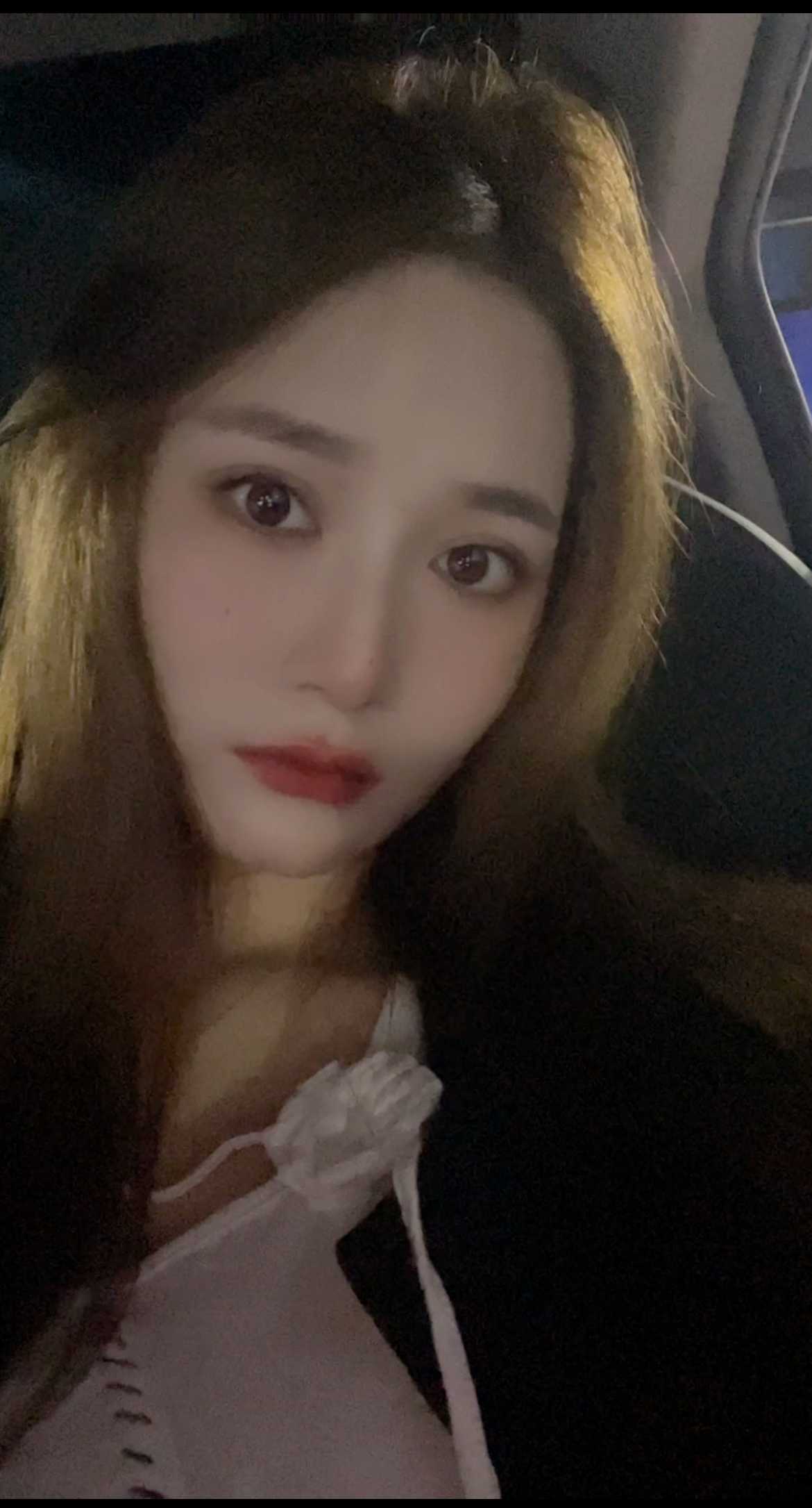 年轻有颜值身材好