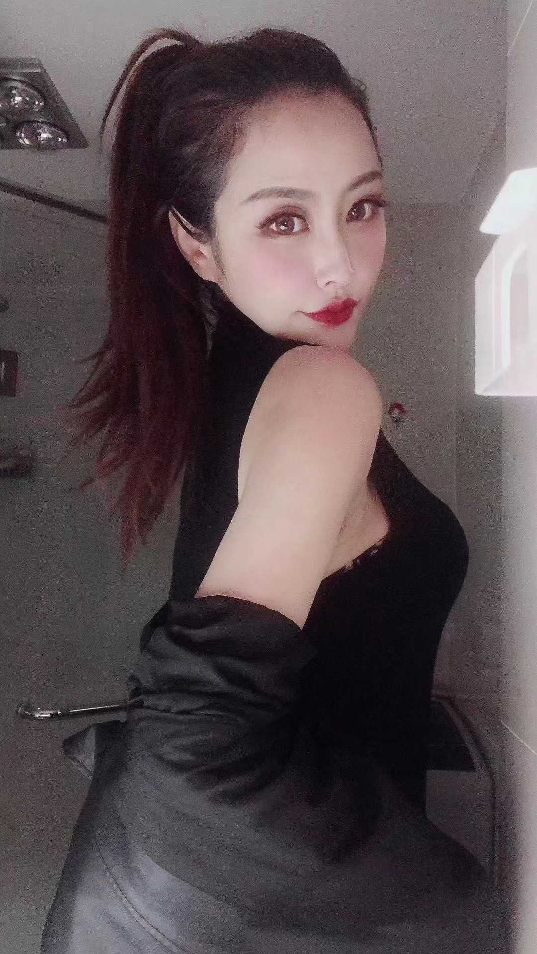 我特别喜欢，身材曲线也给力