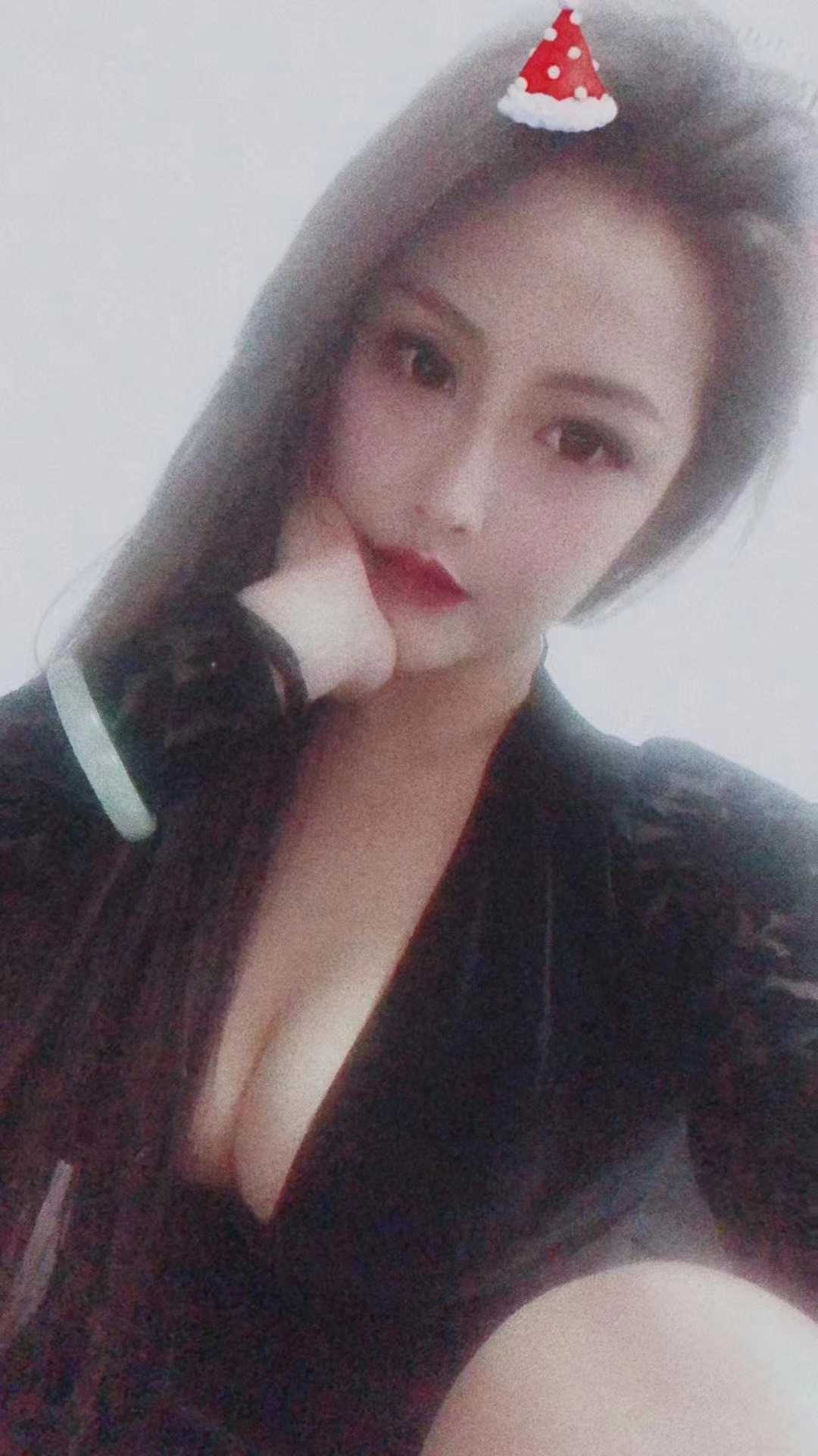 我特别喜欢，身材曲线也给力