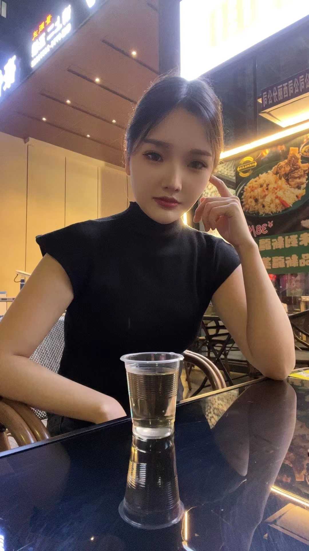 年轻的小美女值得试试