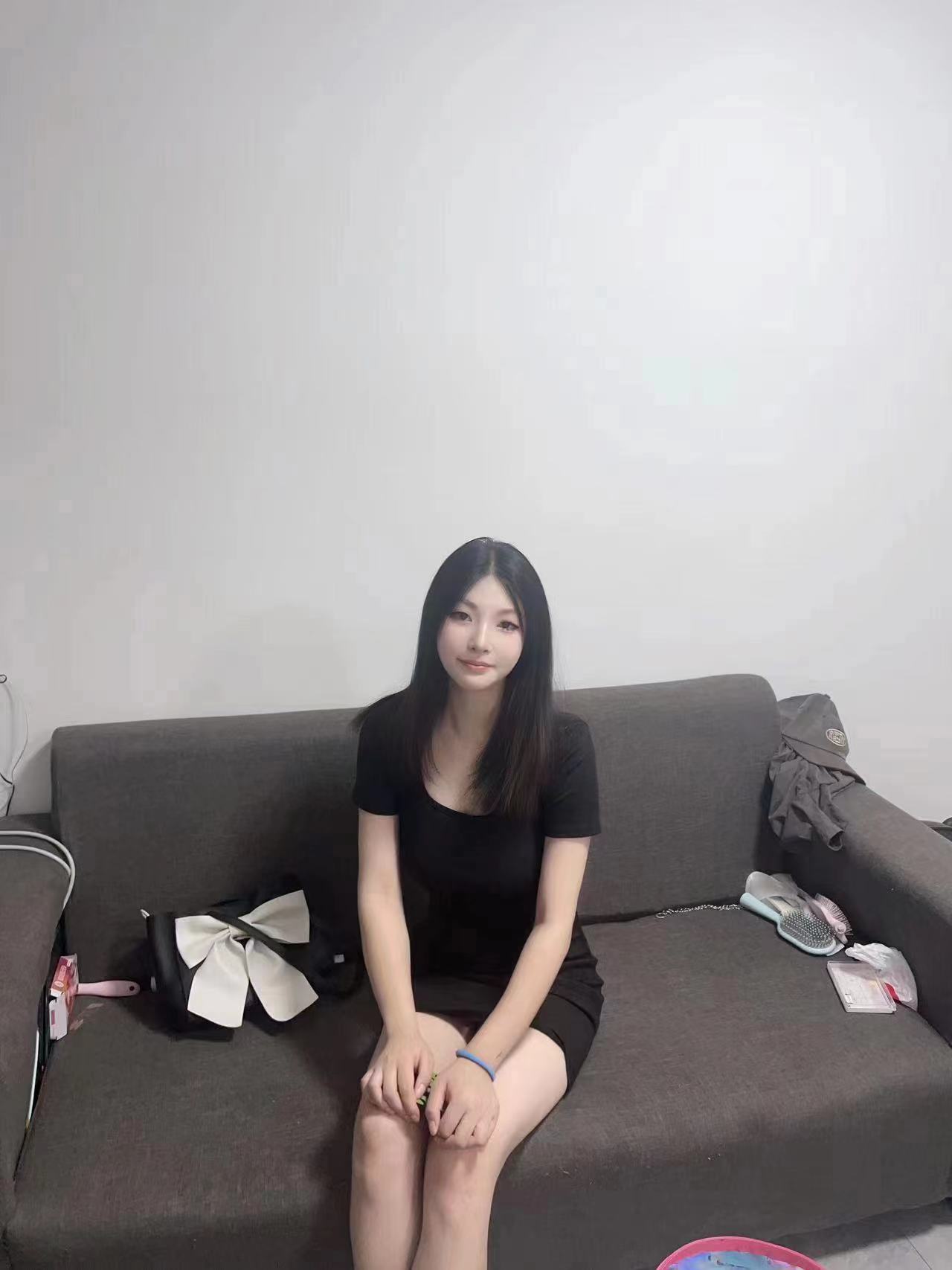 微胖丰满的小姐姐一位