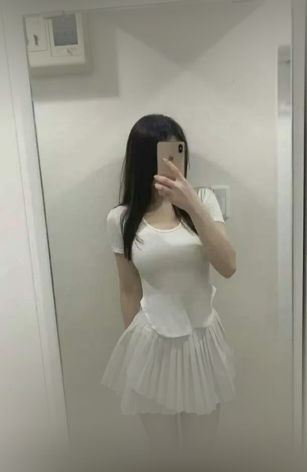 微胖丰满的小姐姐一位