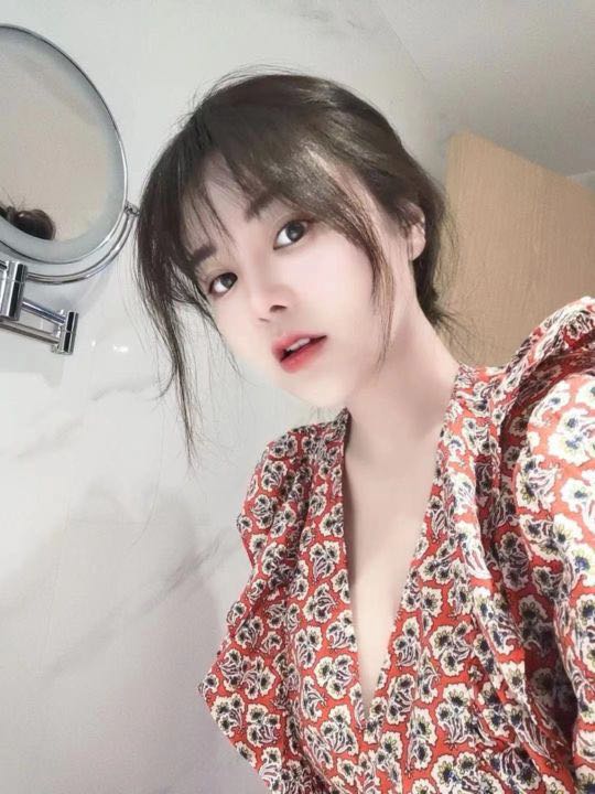 高高撅起来让你尽情插入 大胸妹妹