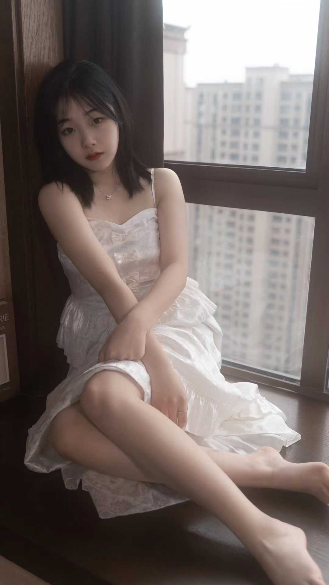 00后超级水嫩的小姐姐