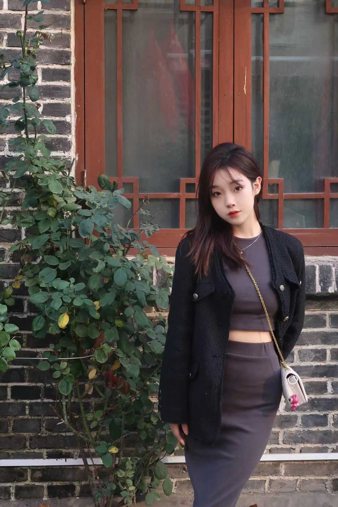 00后超级水嫩的小姐姐