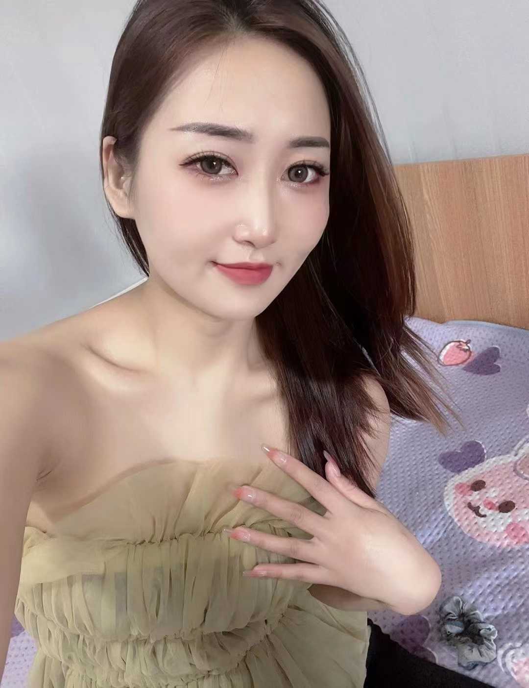 极品长腿御姐奶大水多会夹