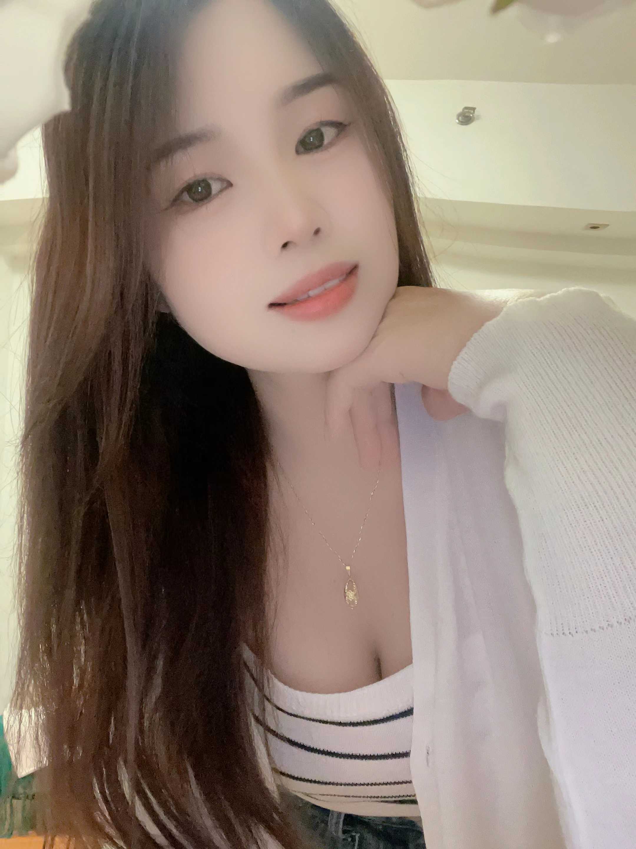 很会很会玩的一个小姐姐