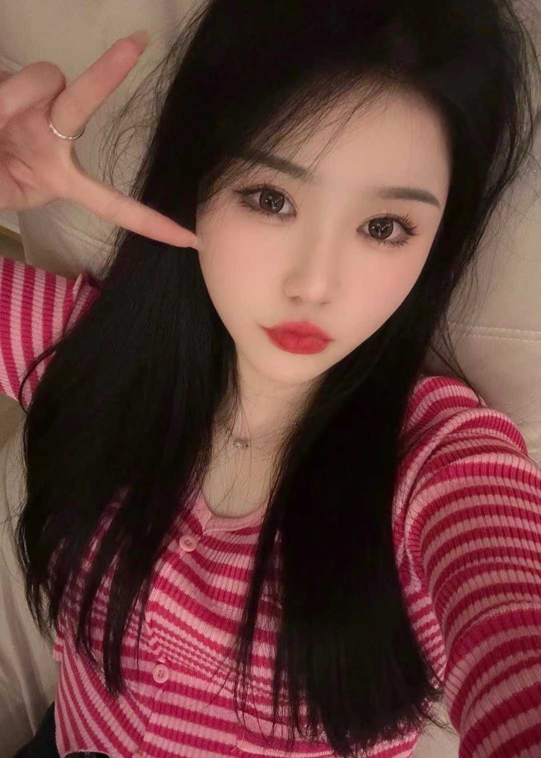 身材绝佳的小美女