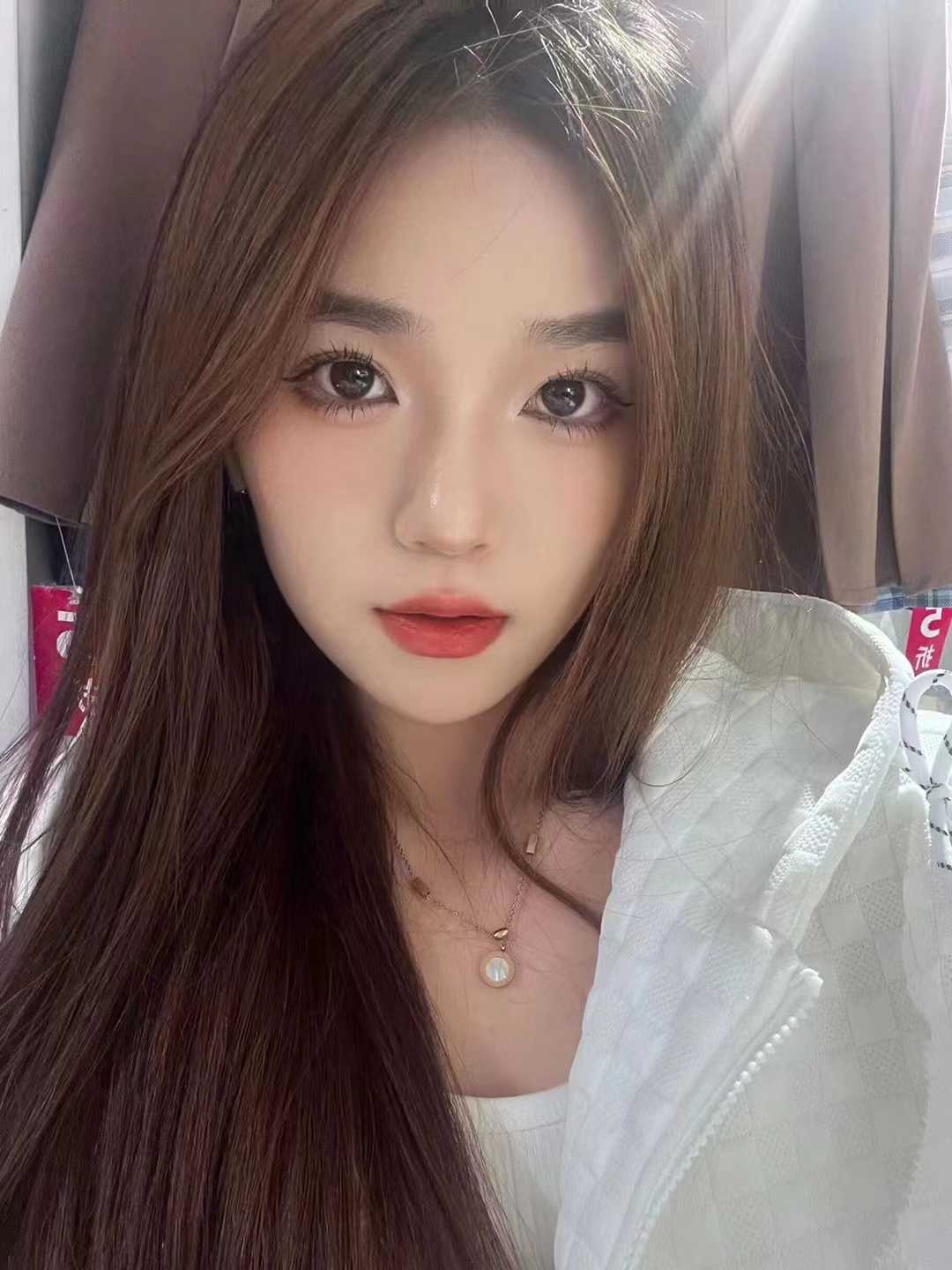 超级有颜值的年轻美女