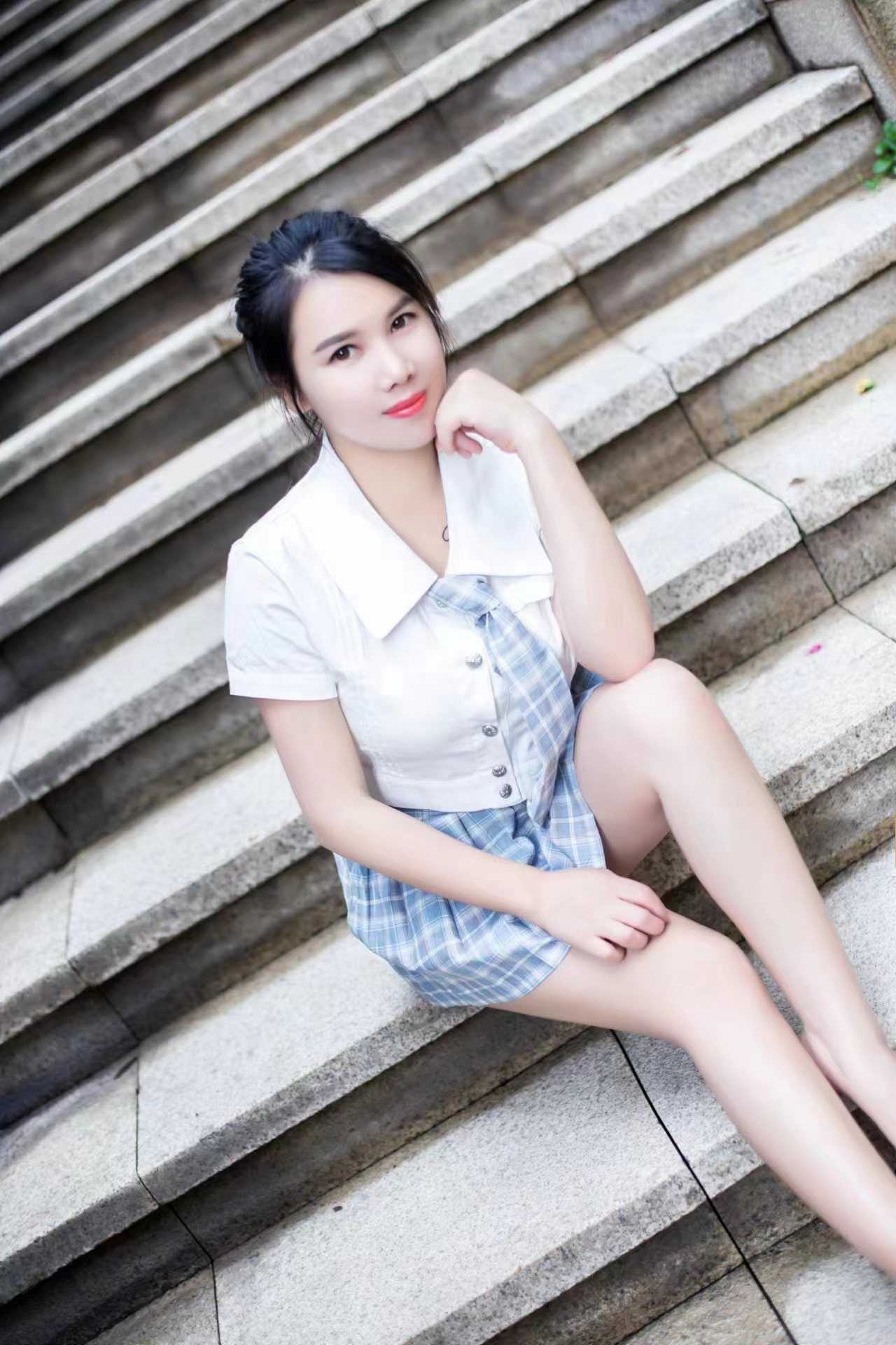 小店风sao大奶少妇