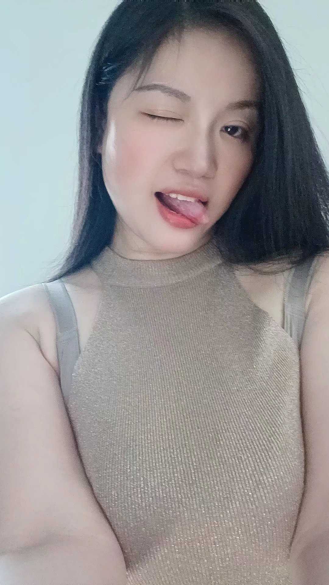 居家自聊三点粉大胸妹