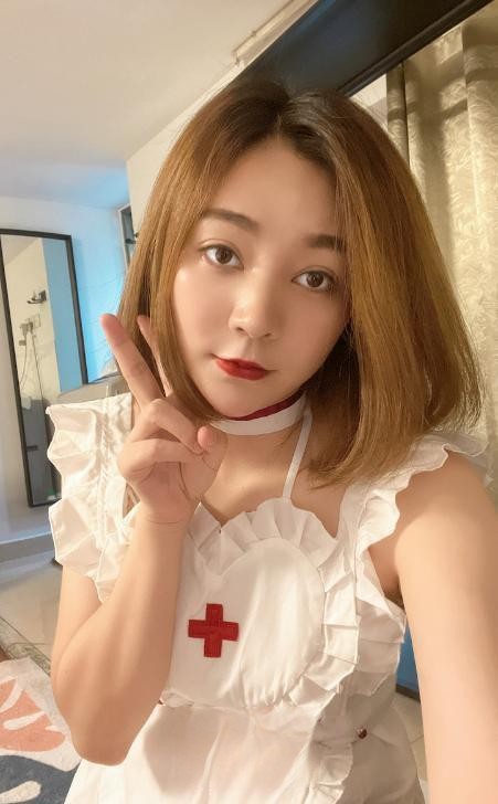 身材火辣，长腿女仆装