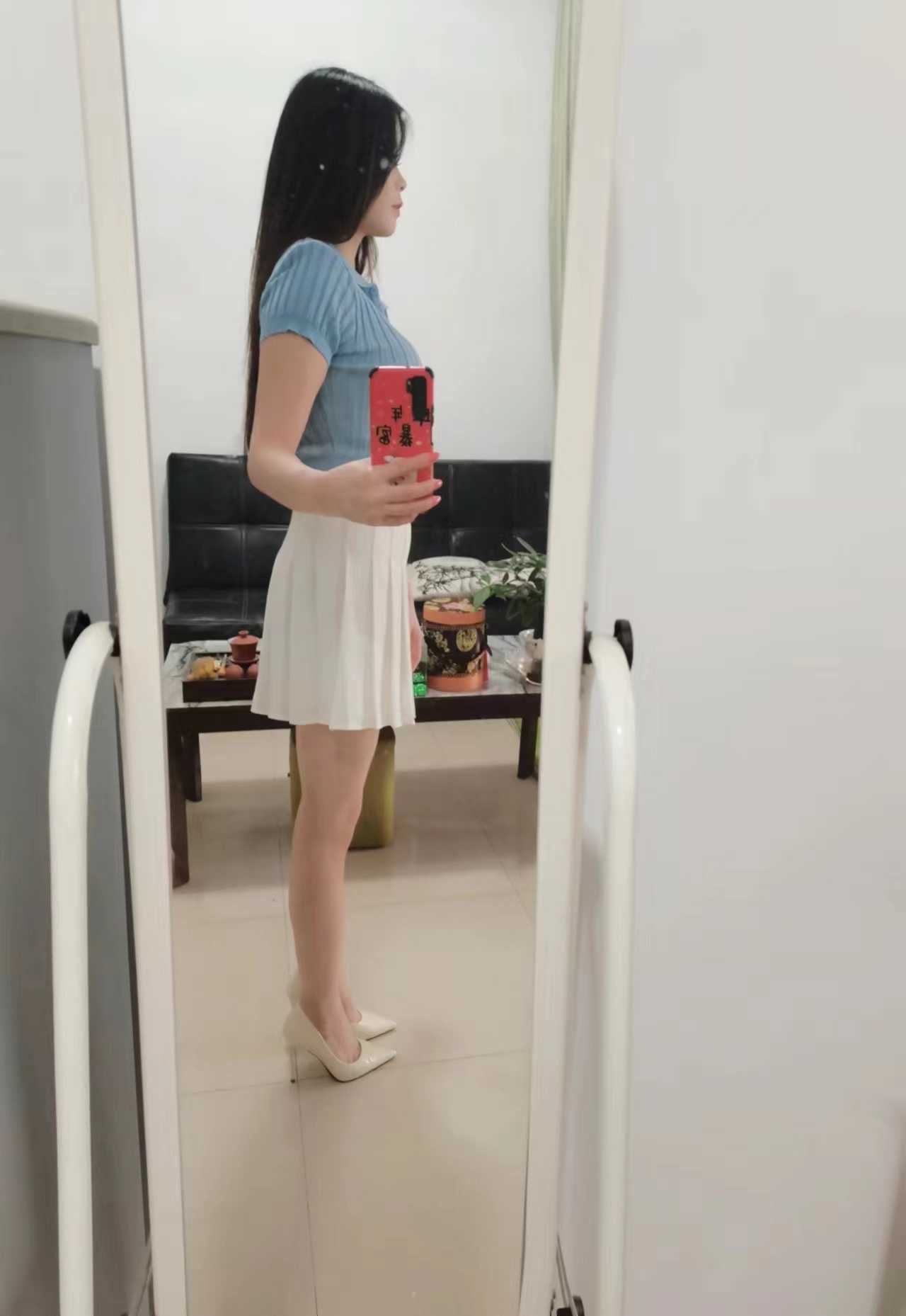 身材姣好的小美女