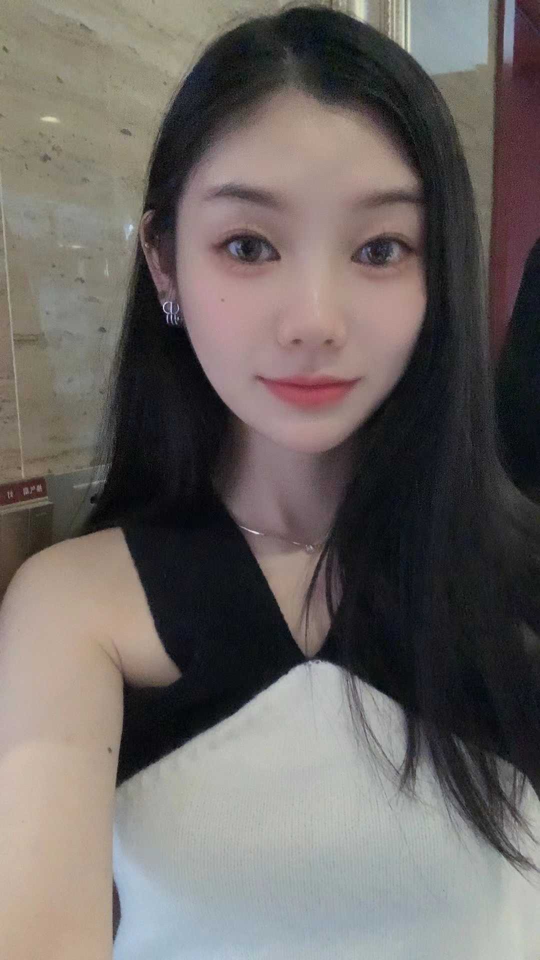 嘉兴市长发小美女