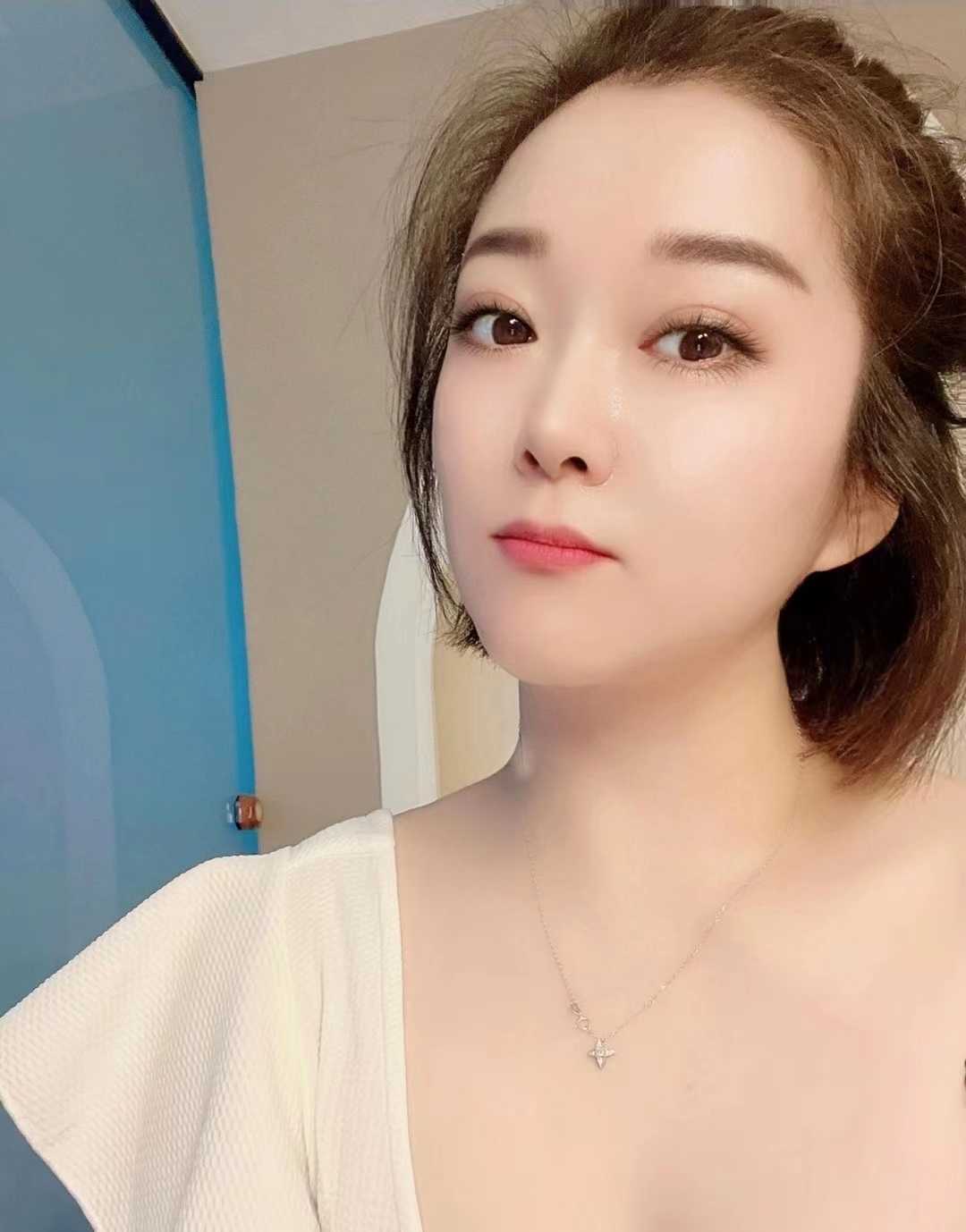 价格合适颜值身材很不错