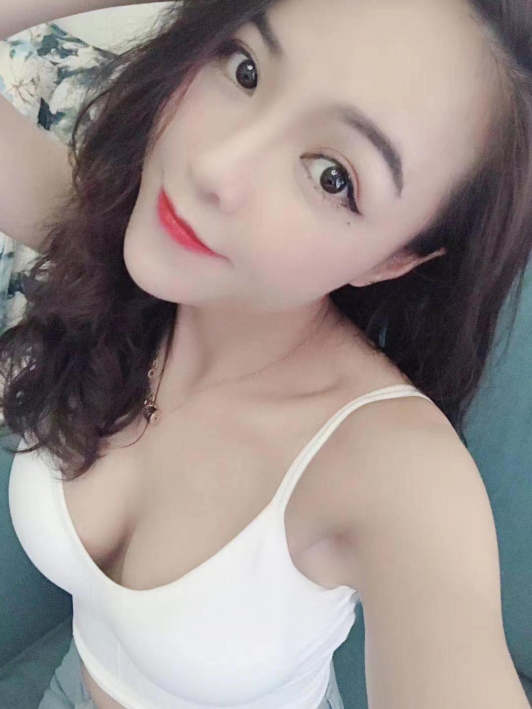 丰满大奶小姐姐一位