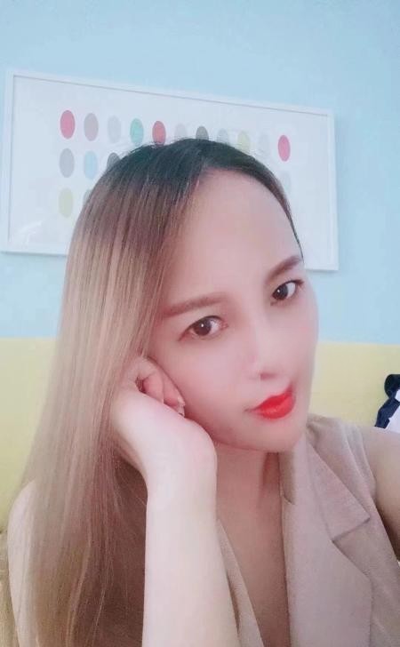 面容姣好身材很不错的小姐姐