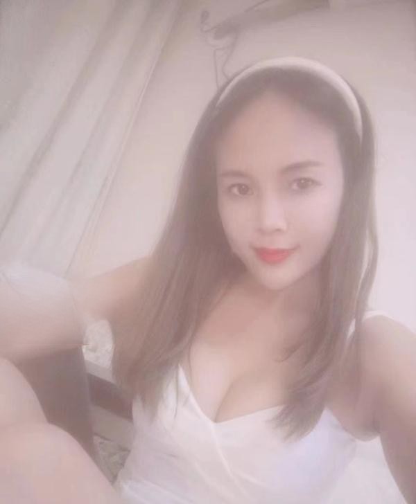 面容姣好身材很不错的小姐姐