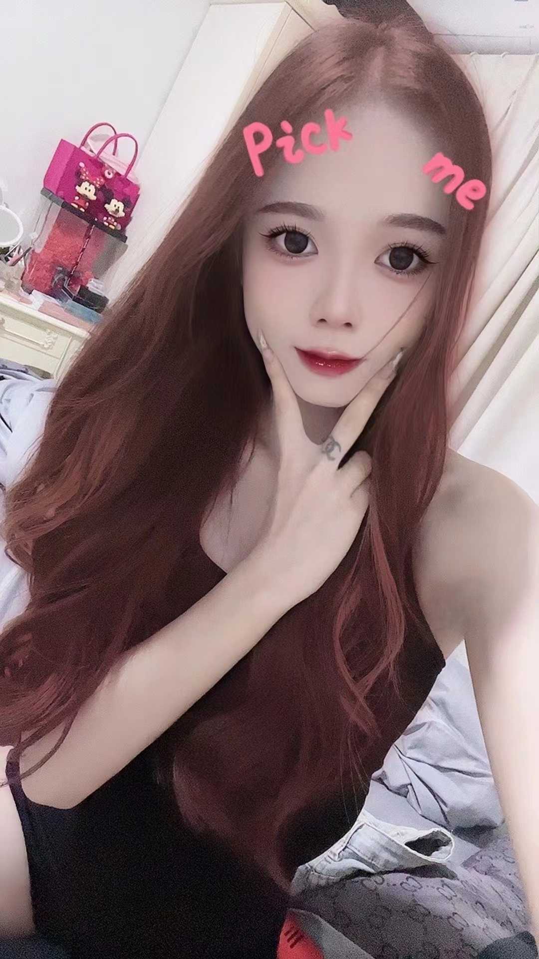 会舞蹈，身材也是杠杠的