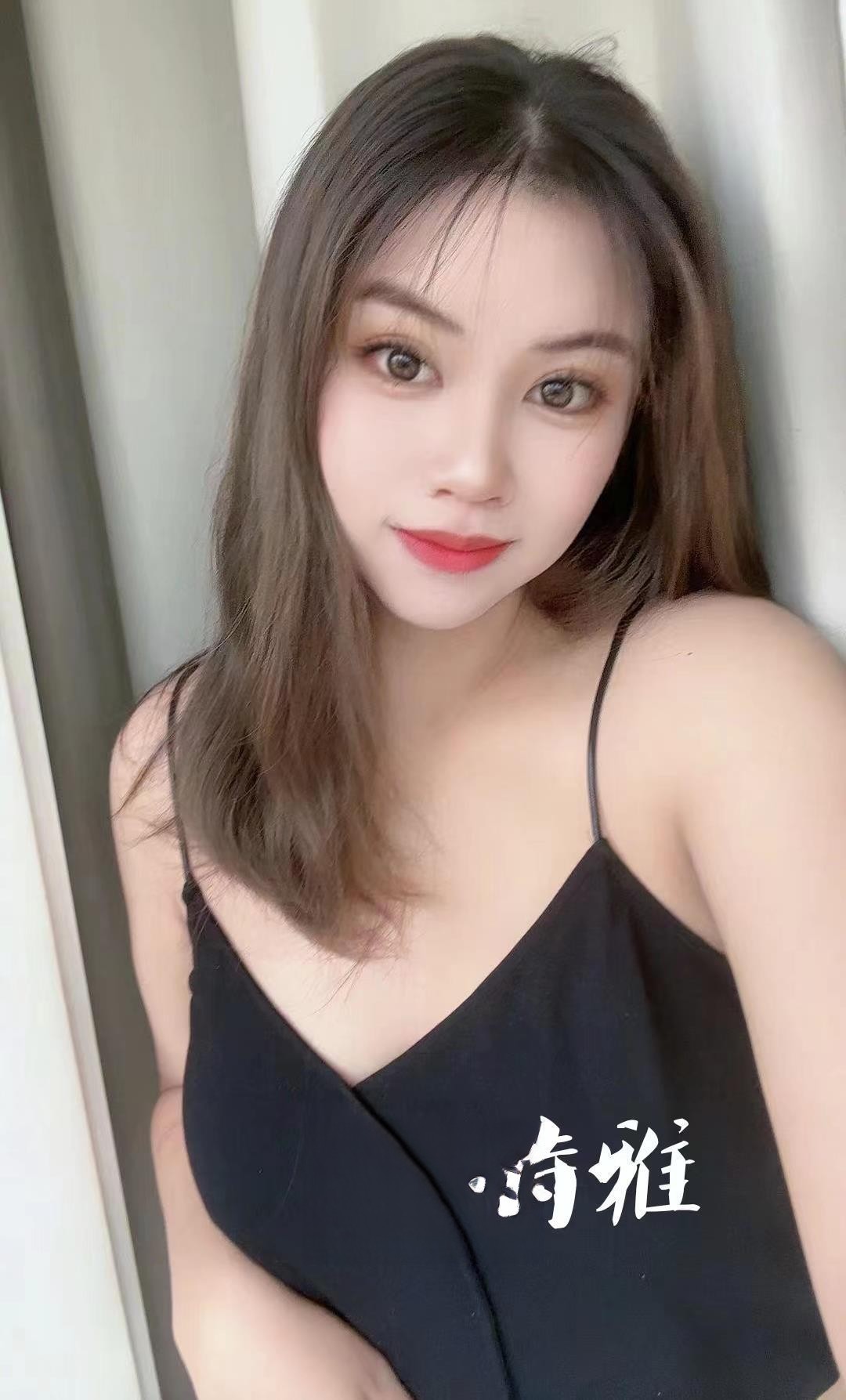 性感不敷衍的小姐姐