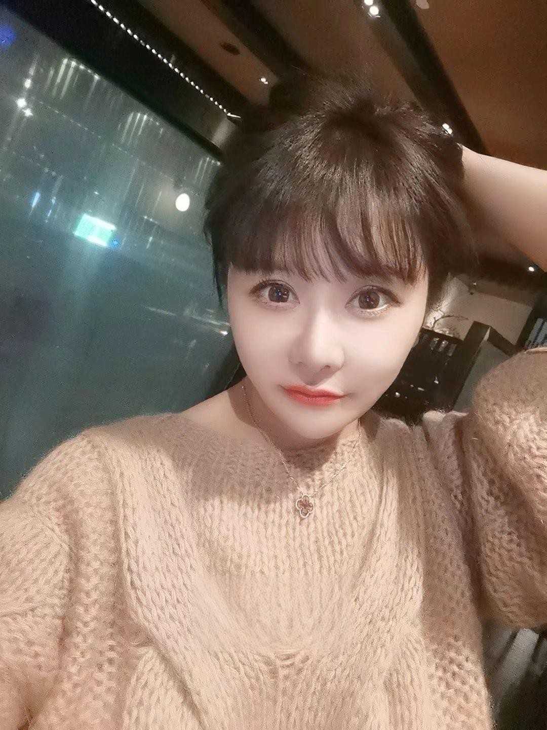 还算很嫩的妹子