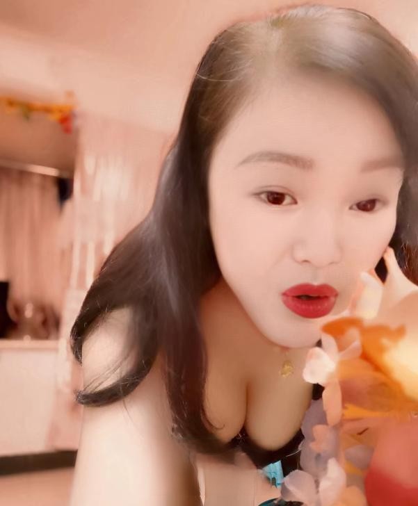 口技很棒的少妇