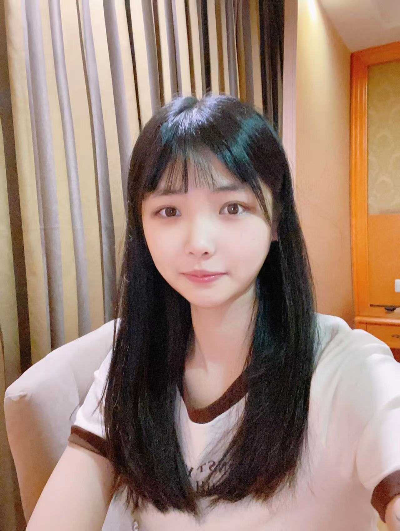 极品嫩妹，兄弟们下吊轻点！本人对版