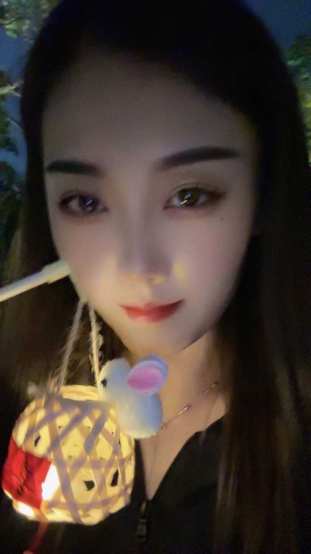 皮肤质感一流漂亮小姐姐