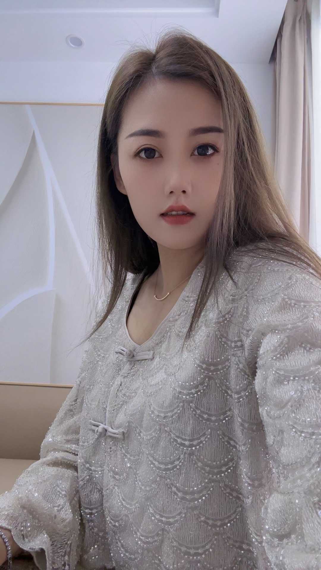 皮肤质感一流漂亮小姐姐