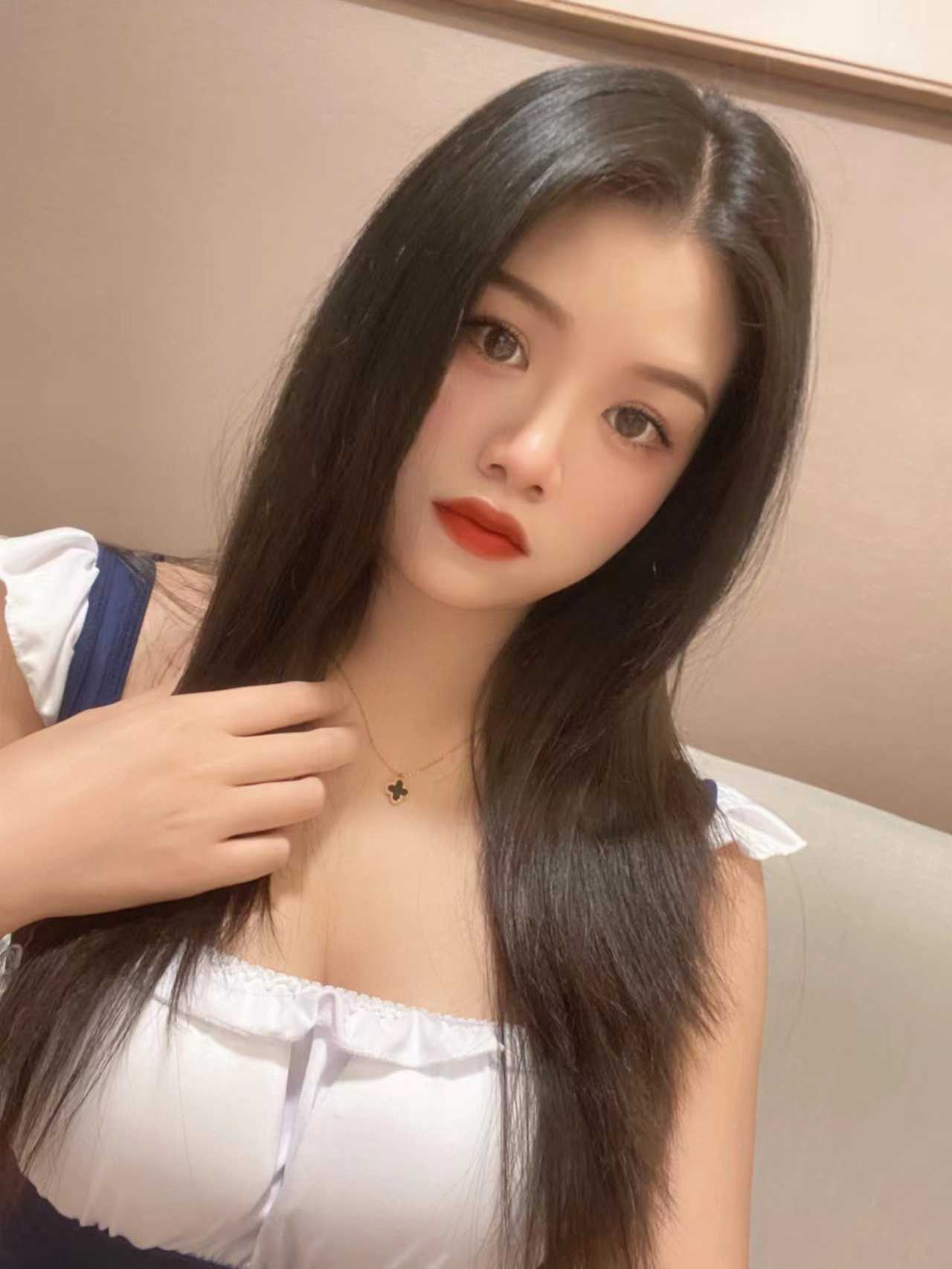 西山区爱穿制服的格格