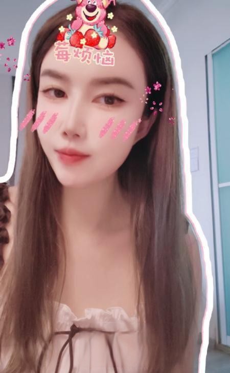 颜值偏上的小姐姐