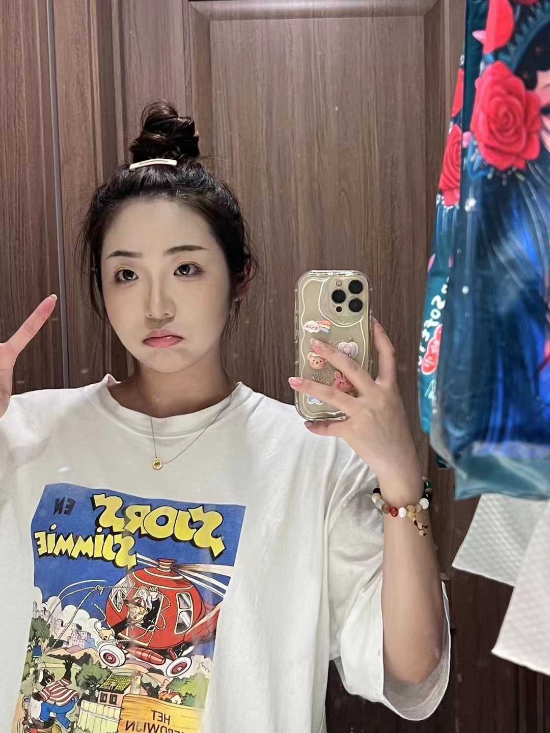 学生有一点点瘦