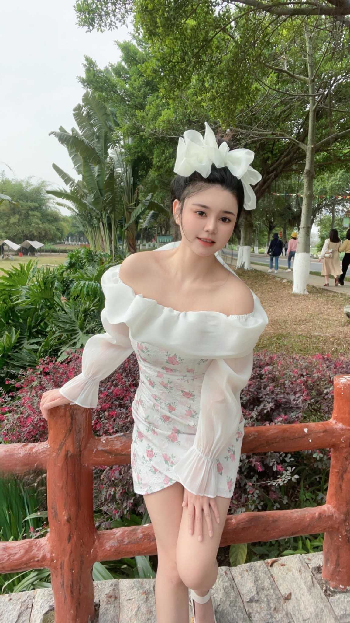 微胖性感小美女一位