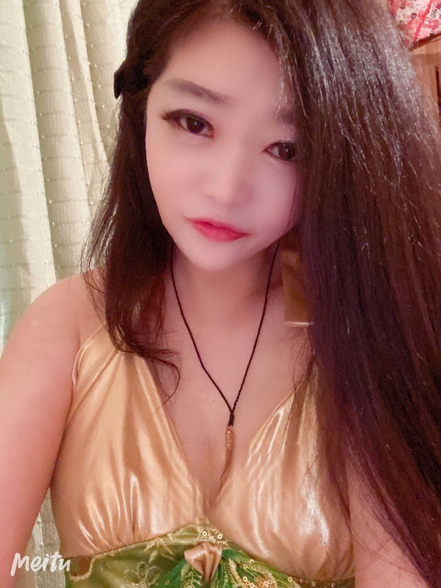 胸很大的一个成熟姐姐