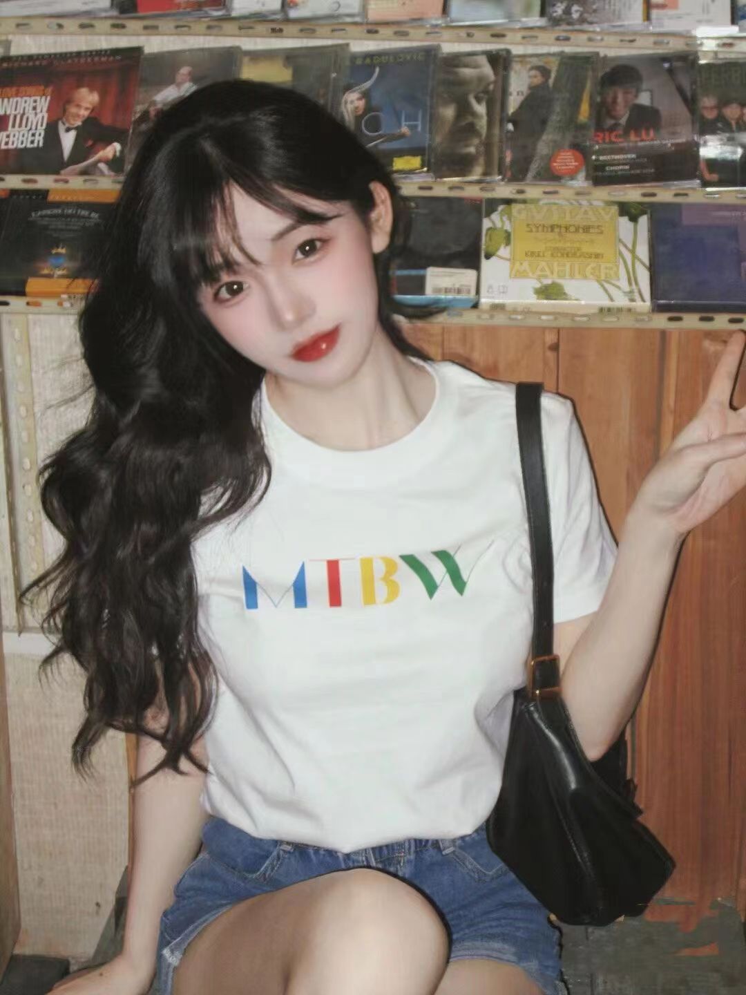 双马尾萝莉可三通会喷水