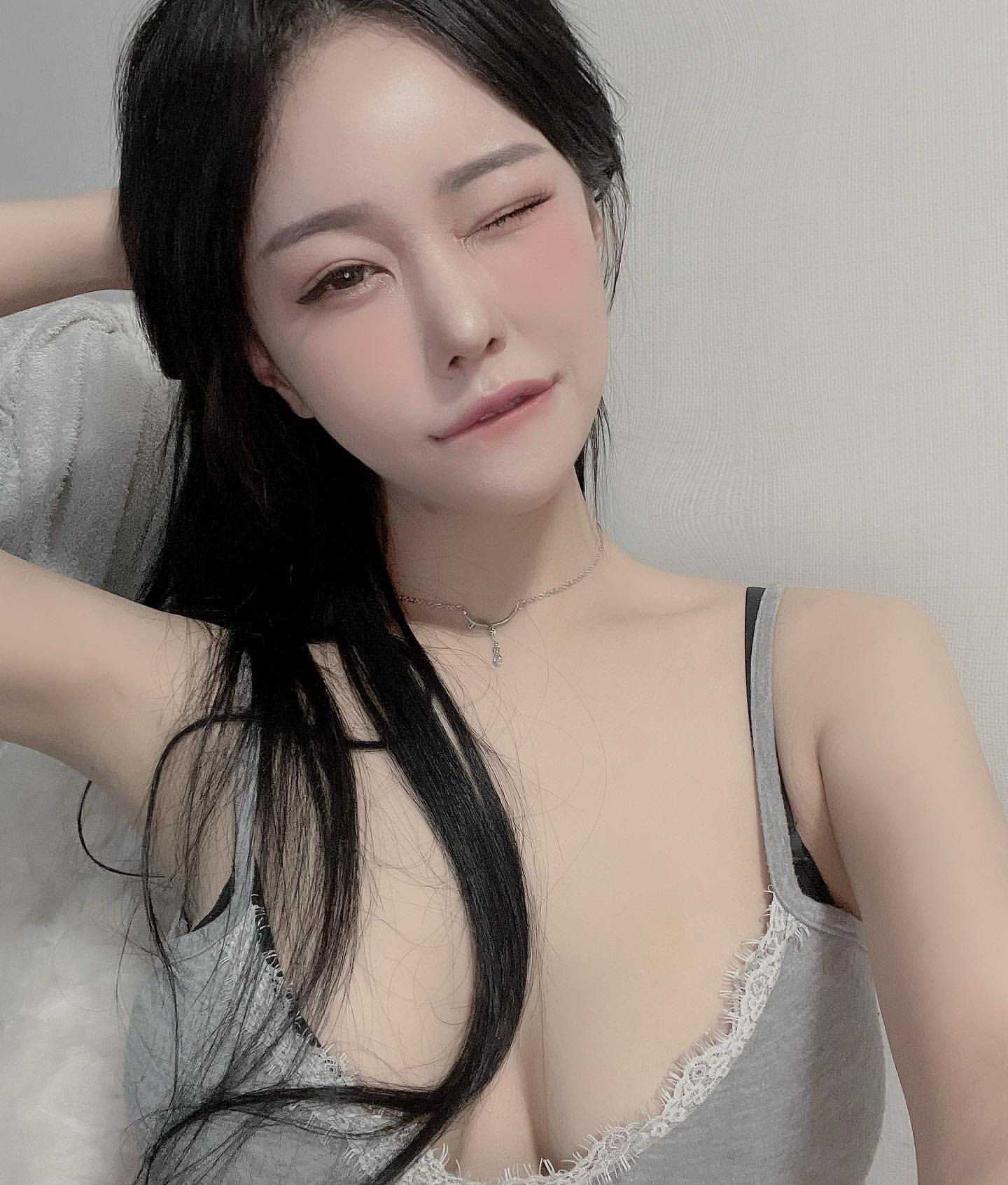 新人大胸服务女