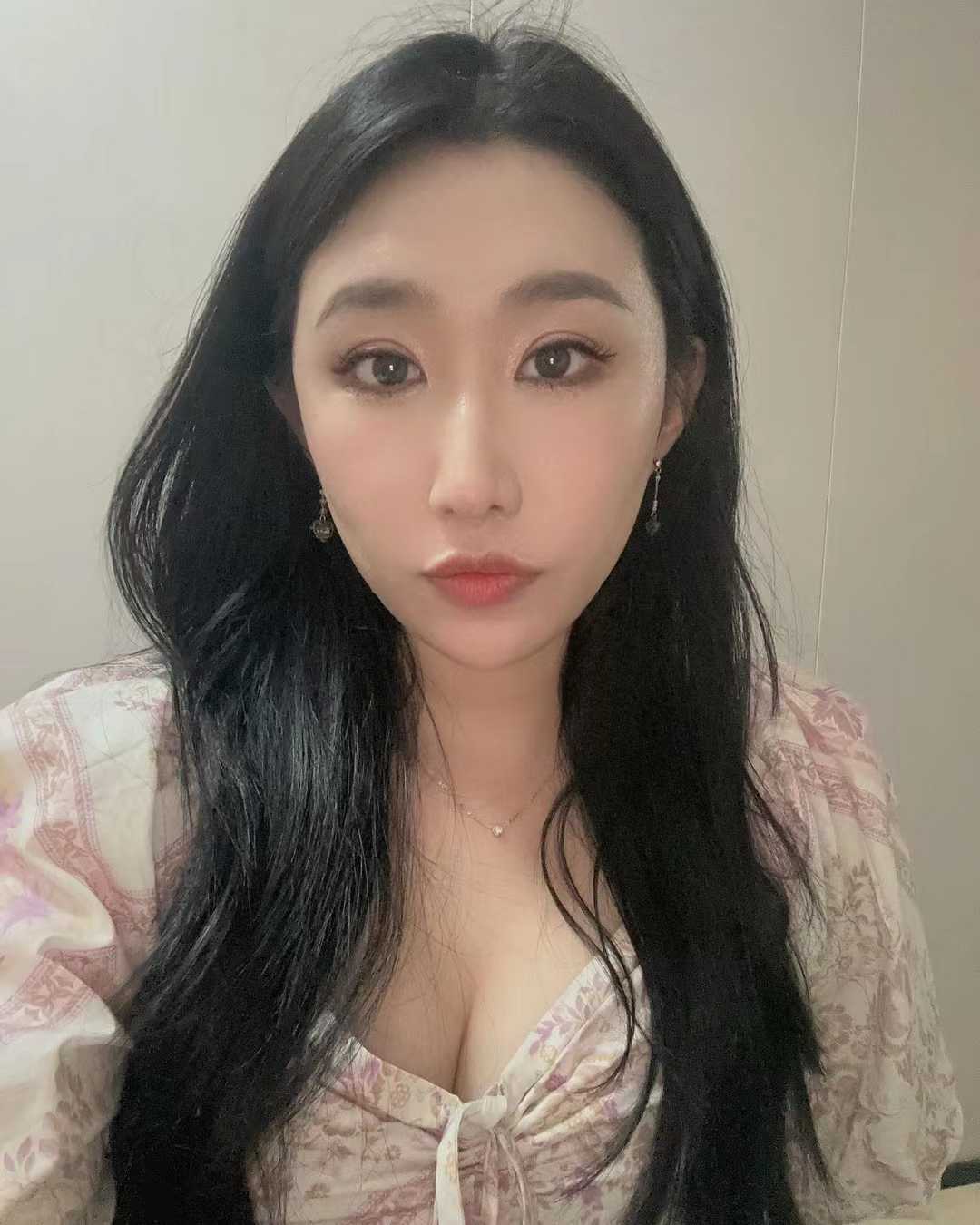 大胸水多多姐姐