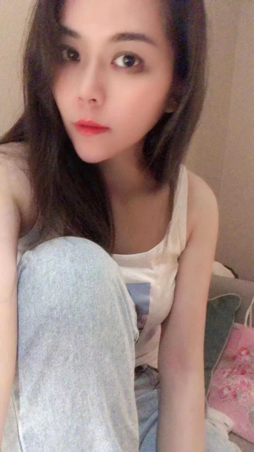 美丽女生漂亮大方