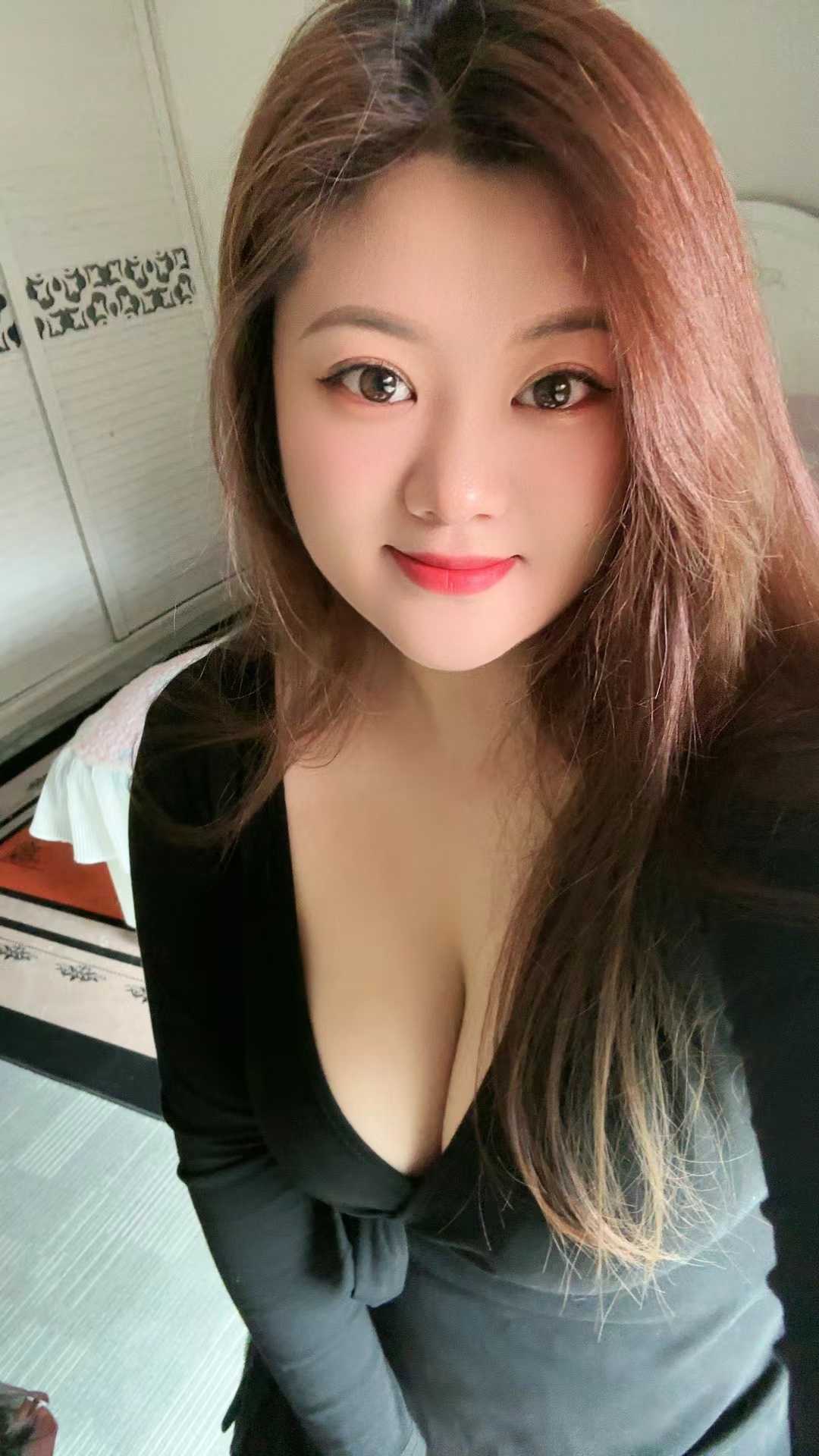 建国北路大胸妹服务系