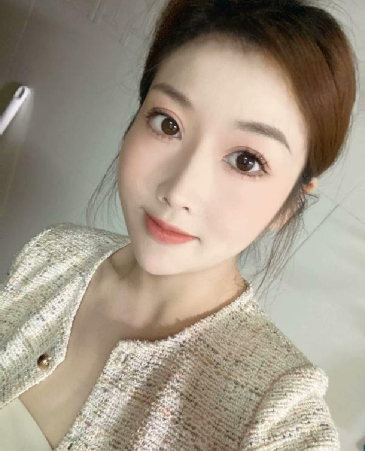 静安颜值系大奶少妇性感撩人