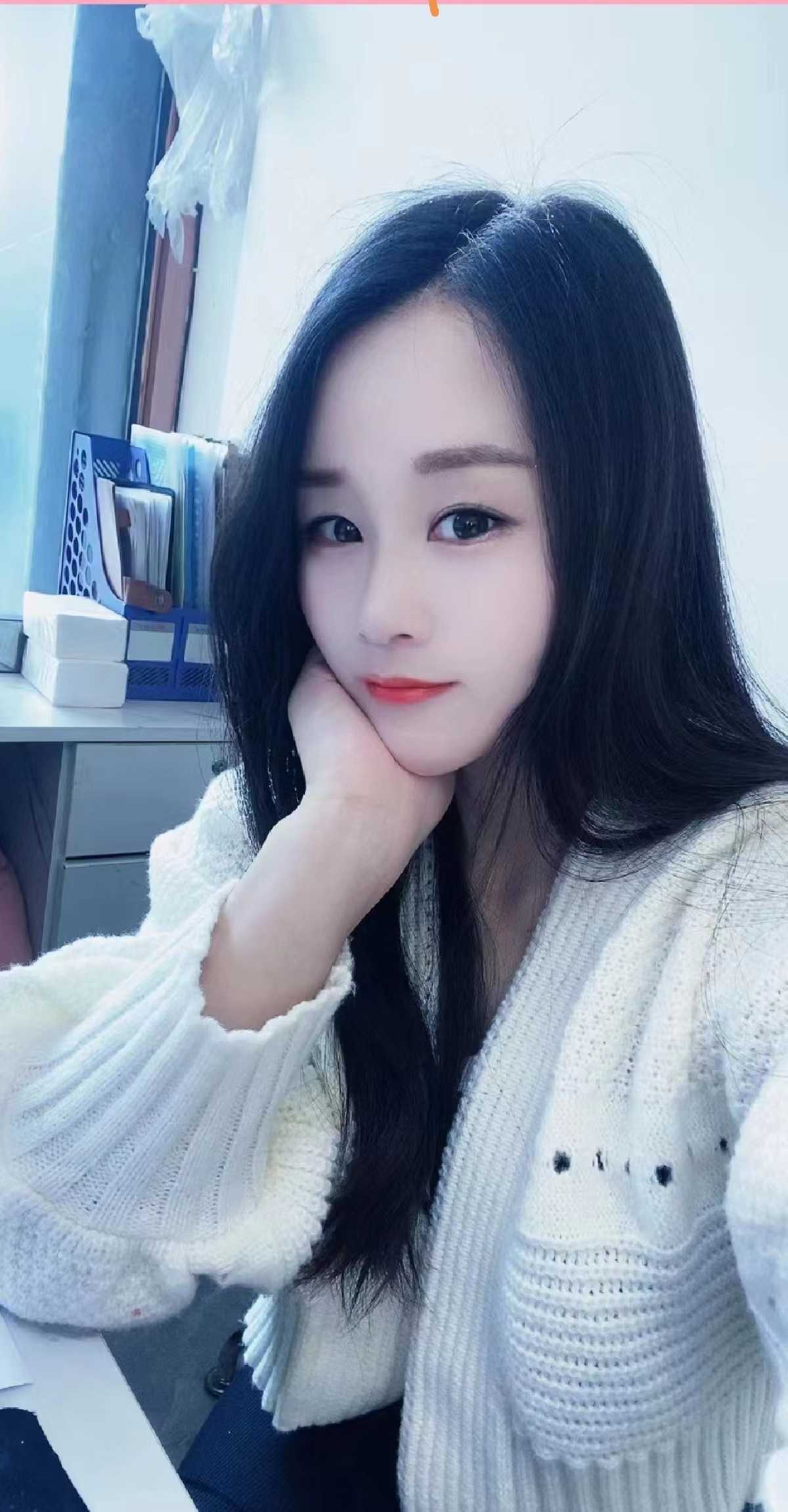 年轻有活力的妹子