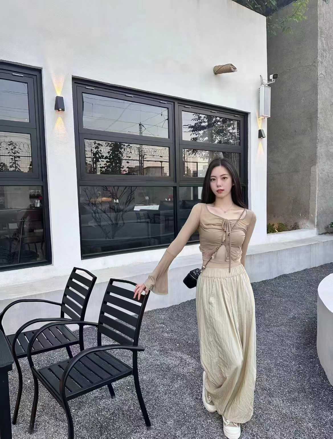 很年轻貌美的小姐姐