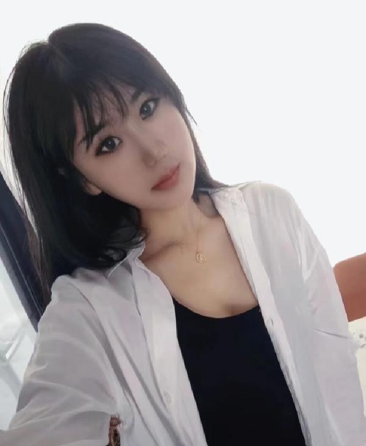 西湖长腿黑丝诱惑兼职小姐姐依云