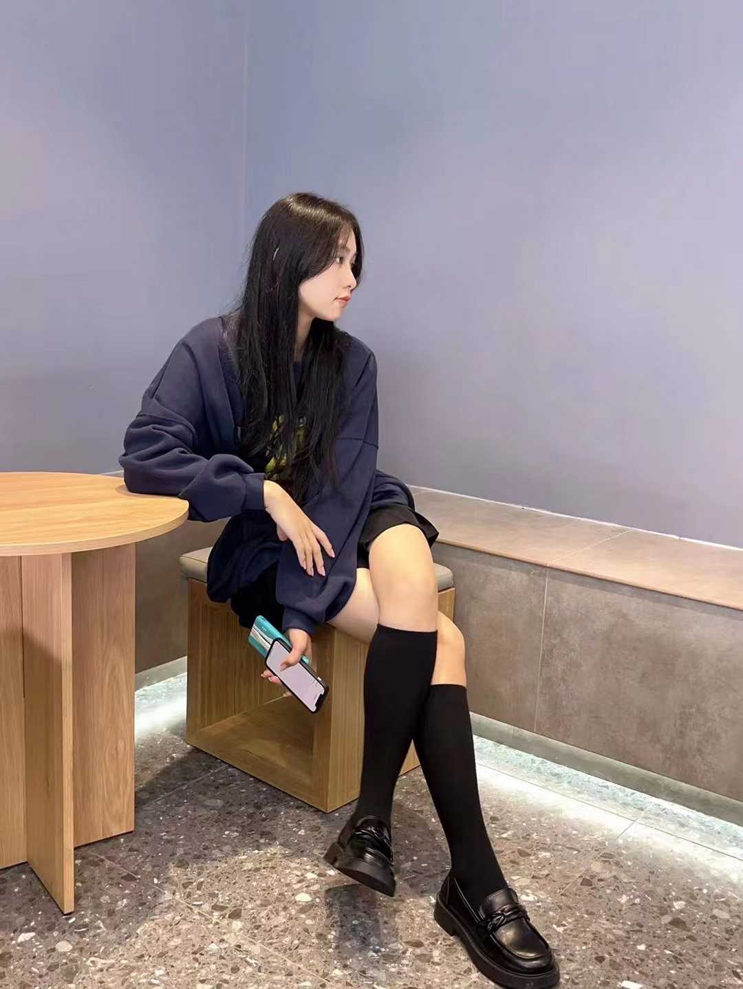 皮肤白，气质型的美女干净刚刚下海