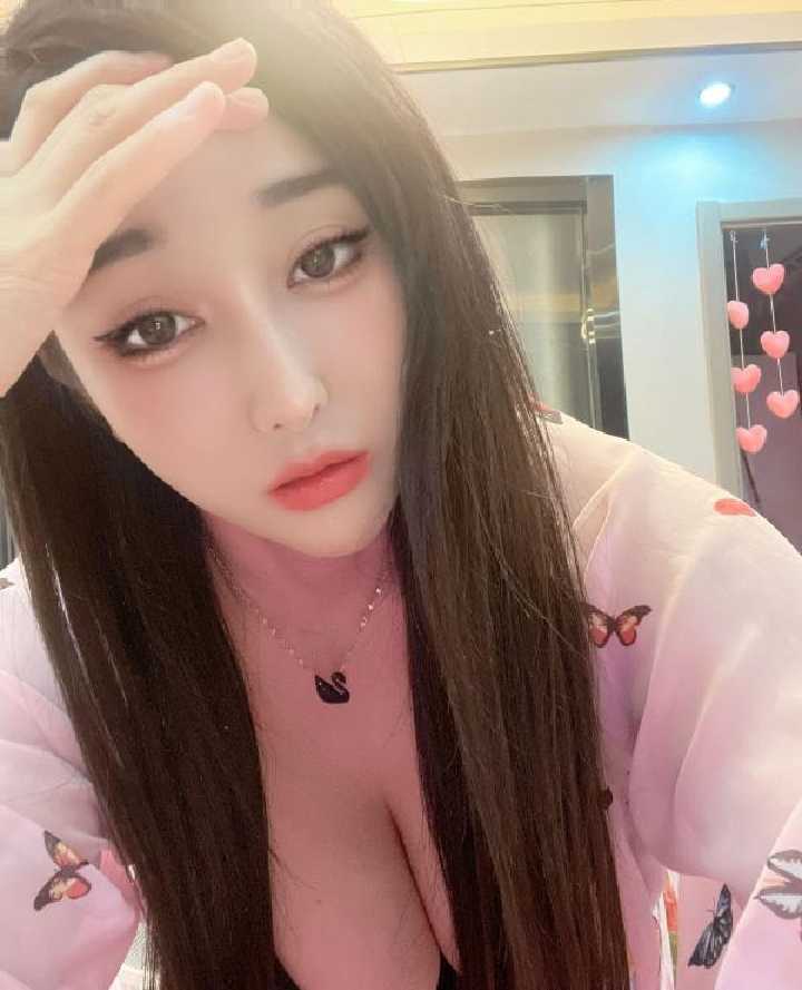 巨乳翘臀小美女丢丢