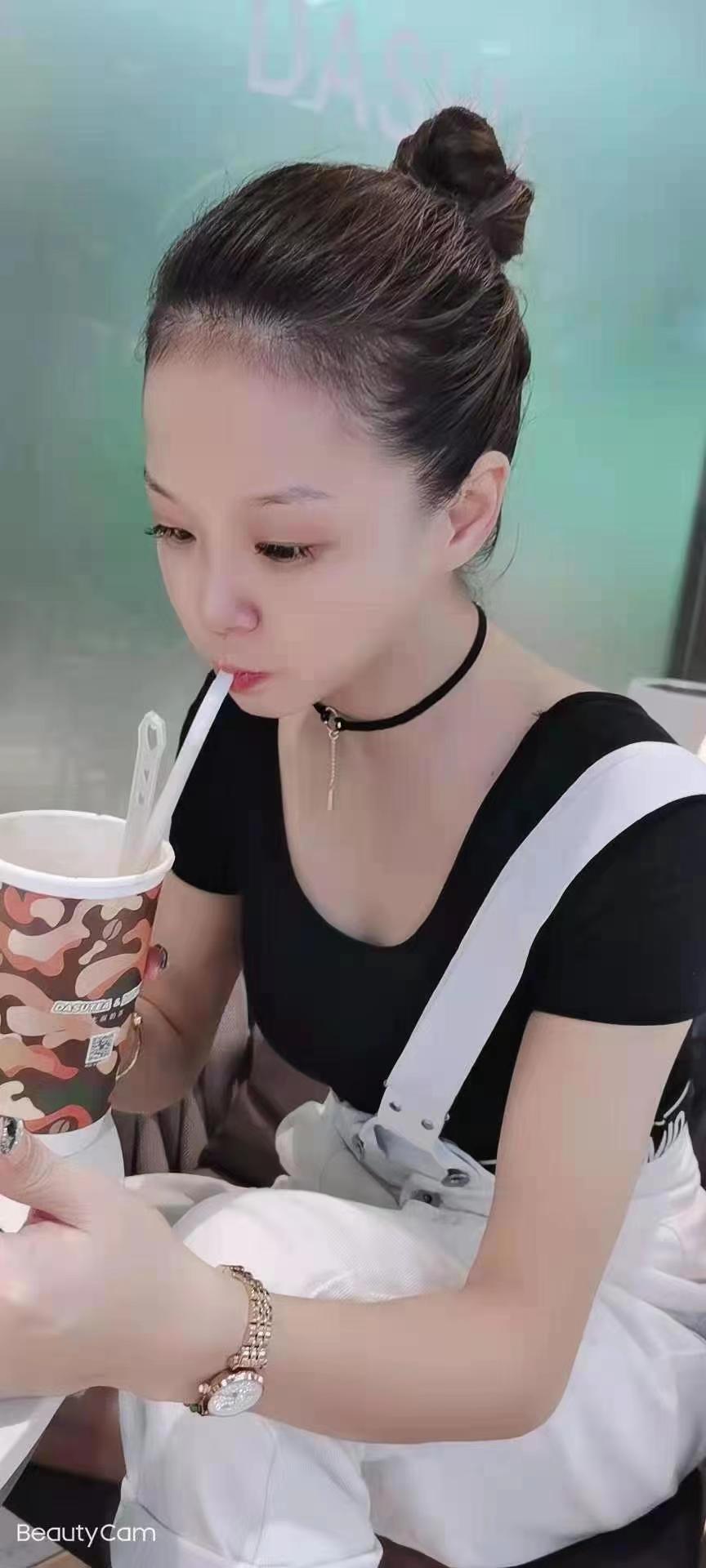 年轻很不错的妹子