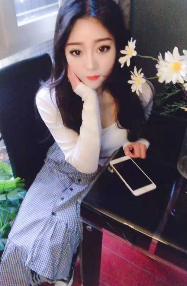 迷人丰满性感少妇